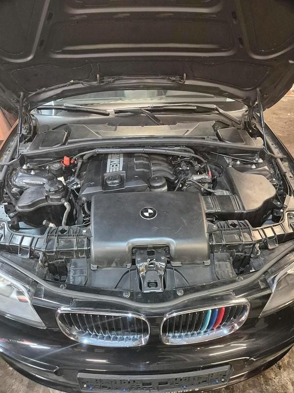 Schwarz Gebraucht 2009 BMW 316 Limousine | 1.900 € - Bild 1/4