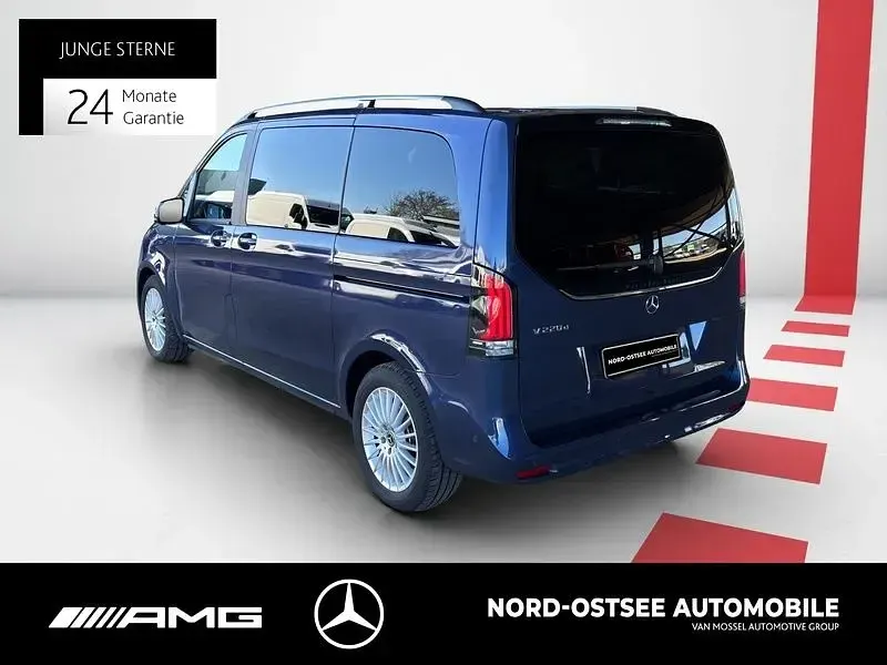 Gebraucht Mercedes V220 Style 163 PS (119 kW) 2024 Blau Van / Kleinbus