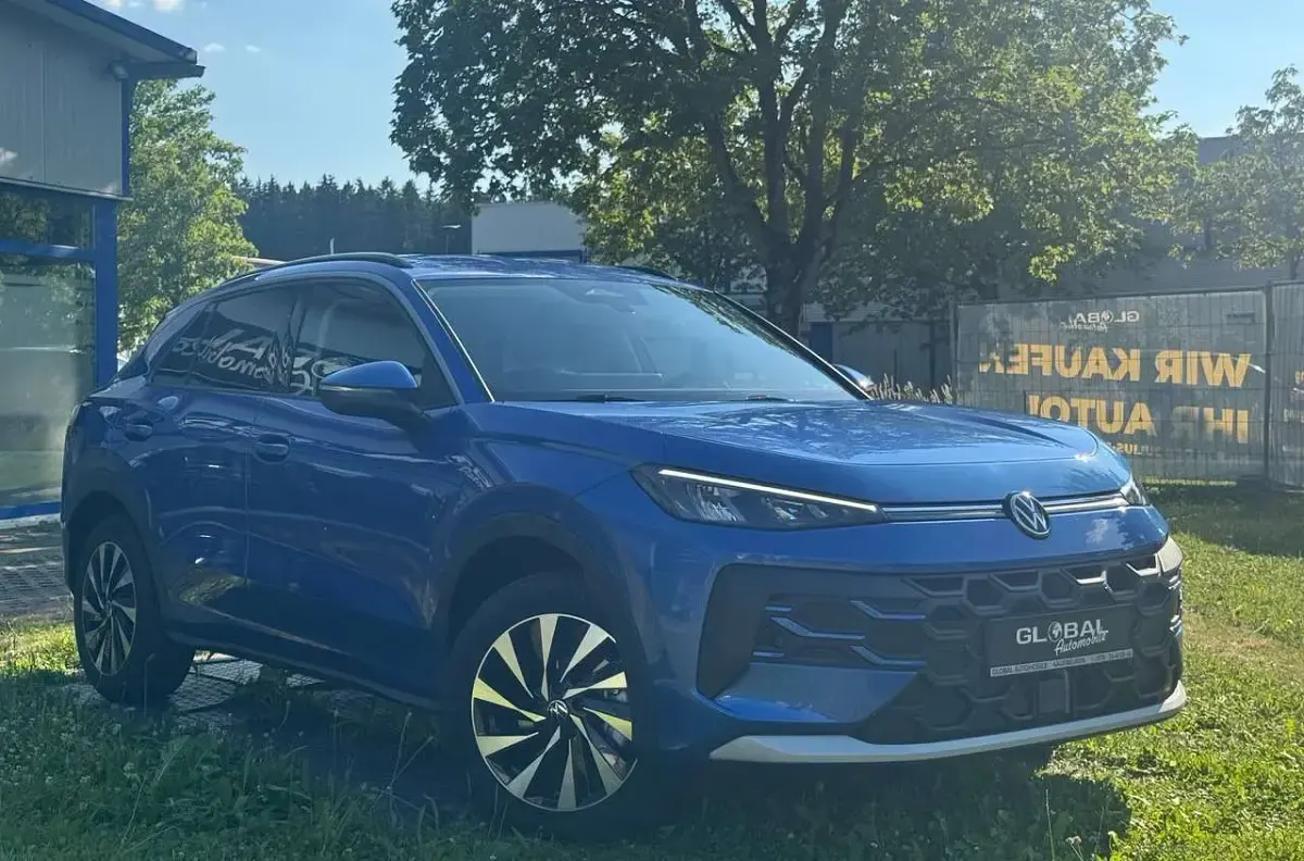 Neu VW T-Roc Life 116 PS (85 kW) 2026 Celestial blue metallic SUV