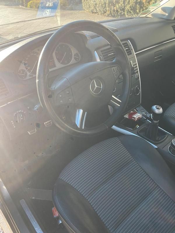 Gebraucht Mercedes B170 2008 Braun Van / Kleinbus