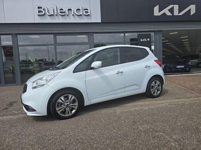 Weiß Gebraucht 2018 Kia Venga DREAM-TEAM Edition Kleinwagen | 15.490 € (Fairer Preis) - Bild 1/4