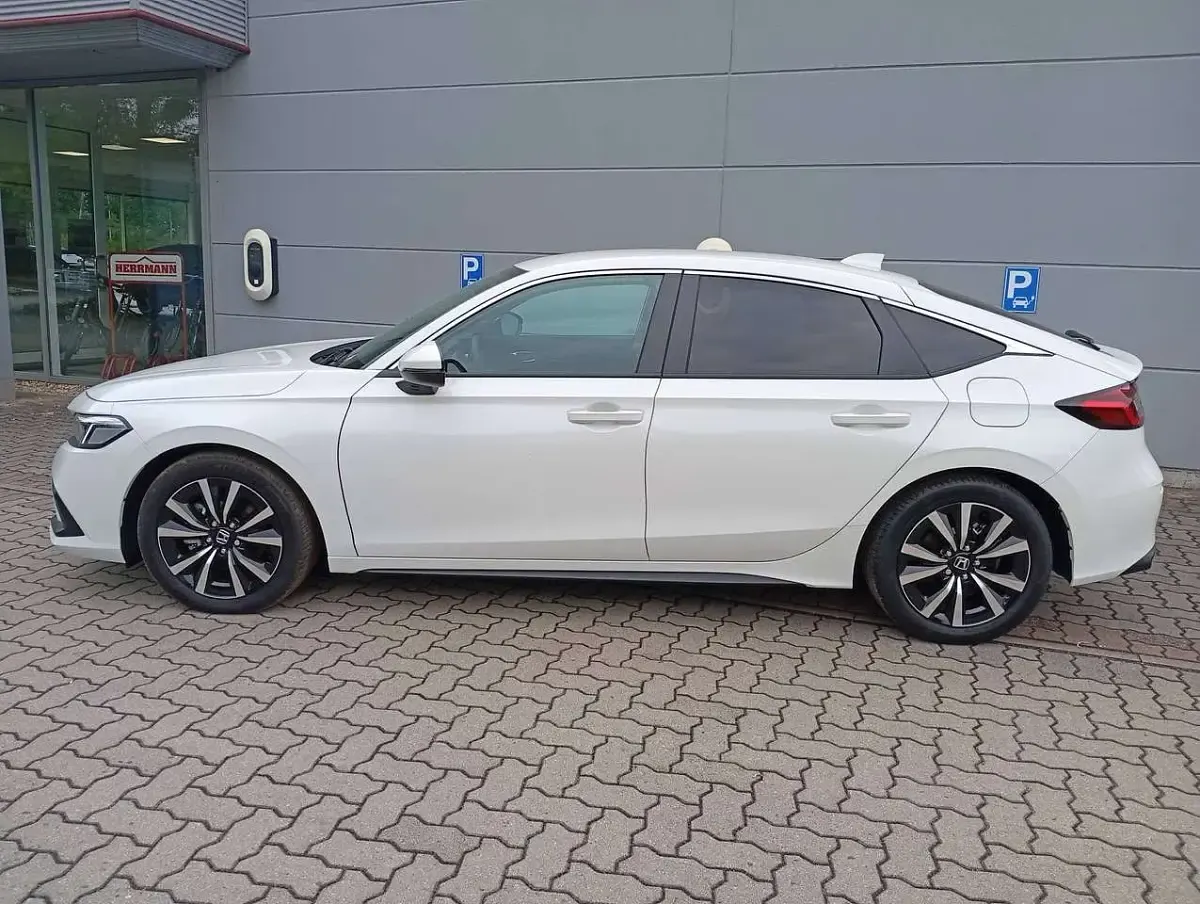 Neu Honda Civic Elegance 184 PS (135 kW) 2025 Platinum white p. Limousine