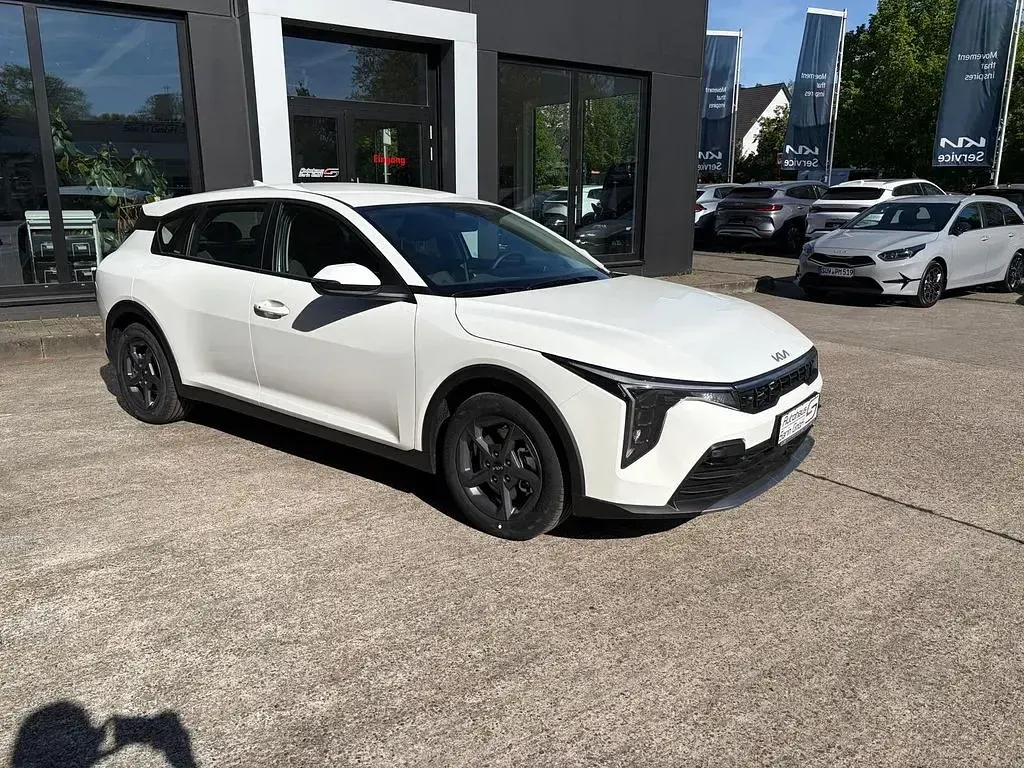 Neu Kia K4 150 PS (110 kW) 2026 Weiß Limousine
