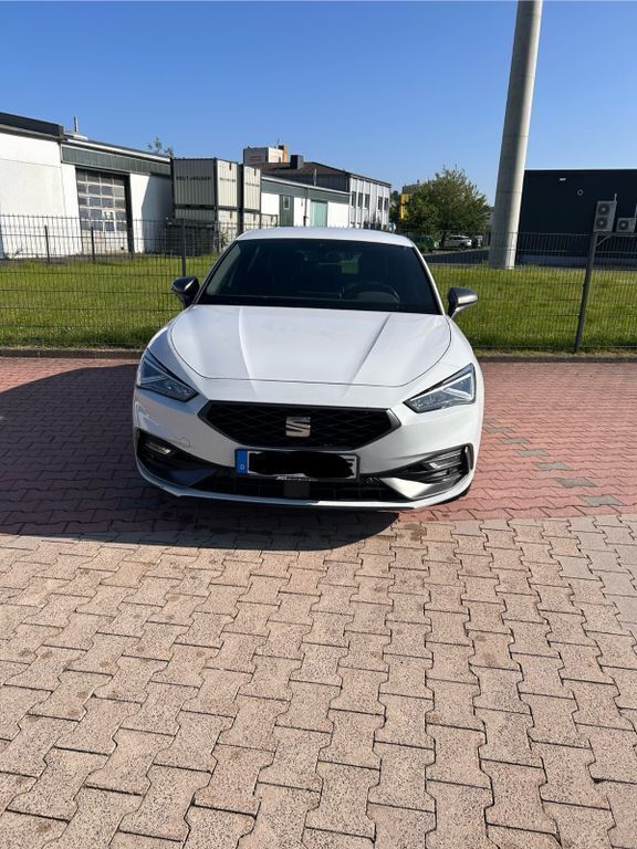 Weiß Gebraucht 2021 Seat Leon ST XCELLENCE Kombi | 21.499 € (Fairer Preis) - Bild 1/4