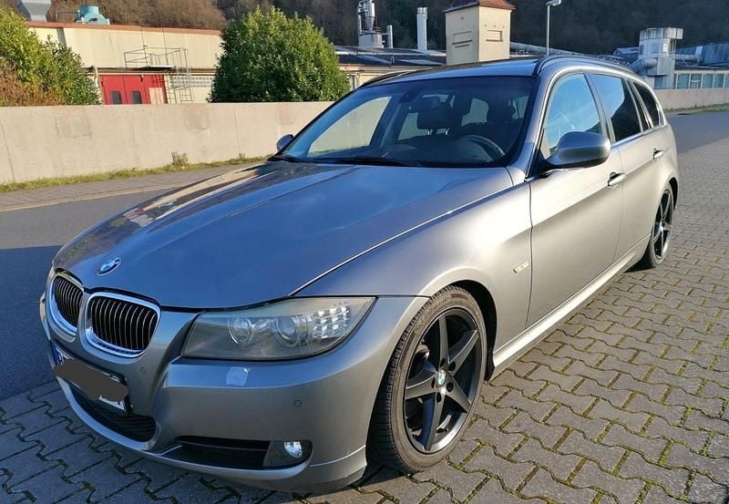 Gebraucht BMW 330 204 PS (150 kW) 2010 Grau Kombi