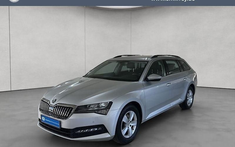 Gebraucht Skoda Superb Ambition 150 PS (110 kW) 2022 Brilliant silver metallic Kombi