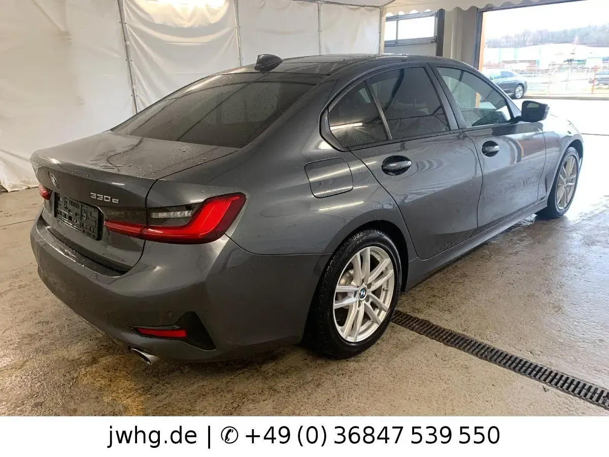 Gebraucht BMW 330e Advantage 252 PS (185 kW) 2020 Grau Limousine