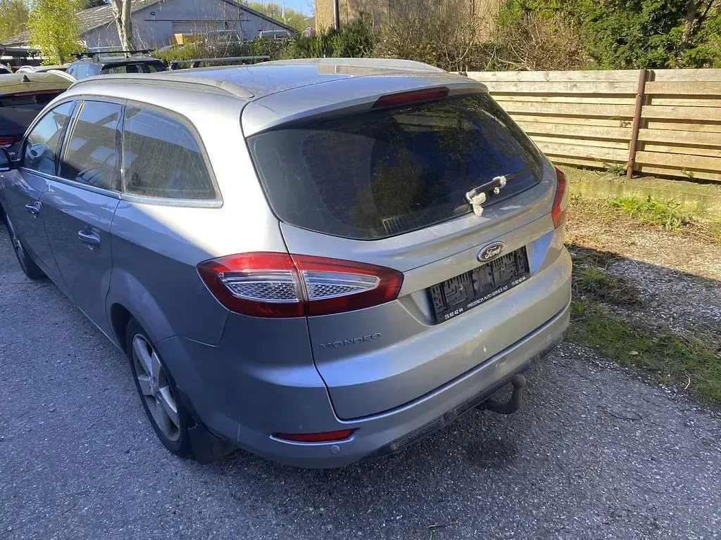Gebraucht Ford Mondeo Titanium 163 PS (119 kW) 2012 Blau Limousine