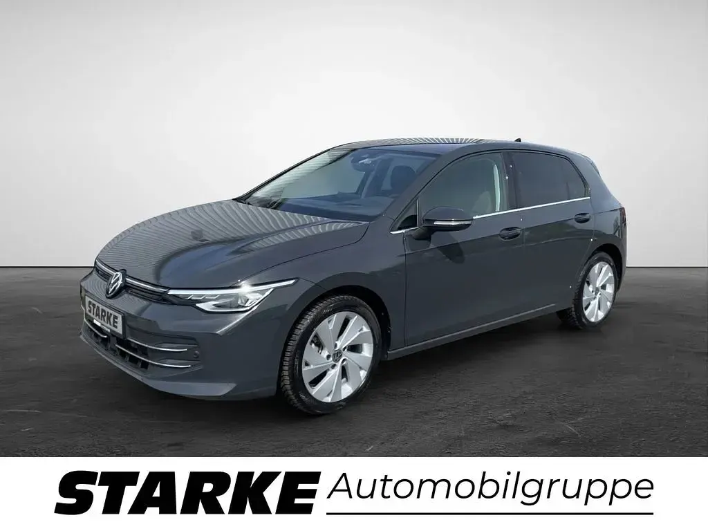 Gebraucht VW Golf VIII Style 150 PS (110 kW) 2025 Grau (uranograu) Limousine