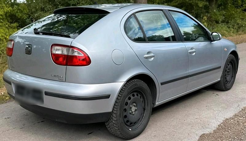 Grau Gebraucht 2006 Seat Leon Limousine | 800 € (Superpreis) - Bild 1/4