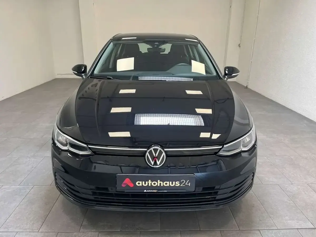 Gebraucht VW Golf VIII Life 110 PS (80 kW) 2023 Deep black perleffekt Limousine