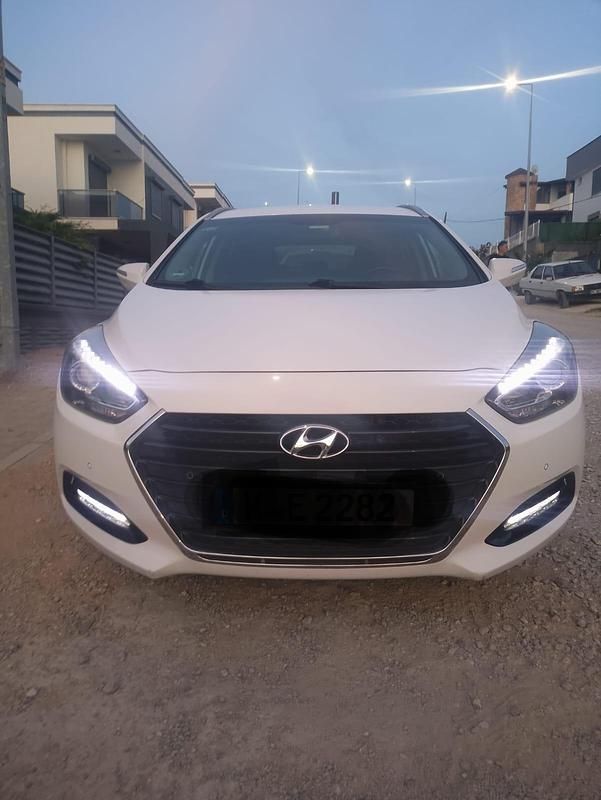 Weiß Gebraucht 2015 Hyundai i40 Kombi | 7.600 € (Superpreis) - Bild 1/4