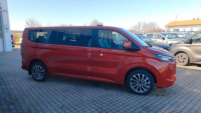 Neu Ford Tourneo Titanium 232 PS (170 kW) 2025 Rot Van / Kleinbus
