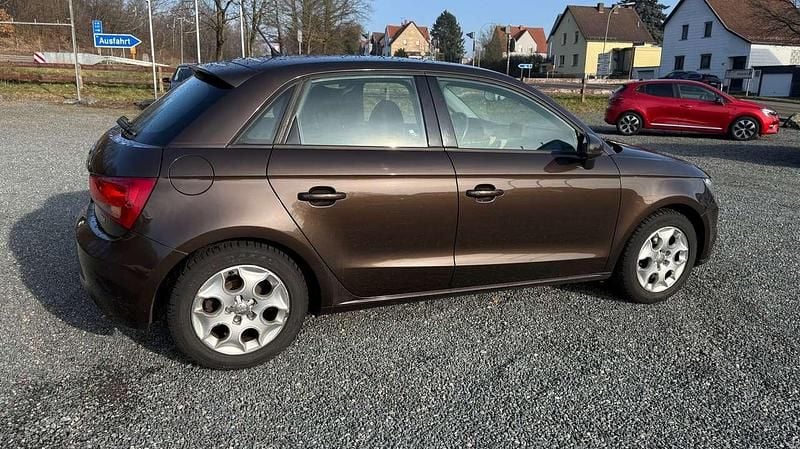 Gebraucht Audi A1 Attraction 105 PS (77 kW) 2012 Braun Kleinwagen