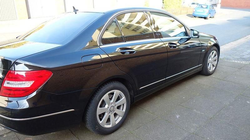 Gebraucht Mercedes C250 204 PS (150 kW) 2012 Schwarz Limousine