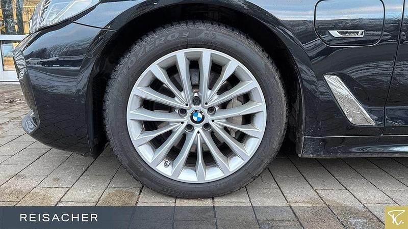 Gebraucht BMW 530e Efficient Dynamics 292 PS (214 kW) 2022 Saphirschwarz metallic Kombi