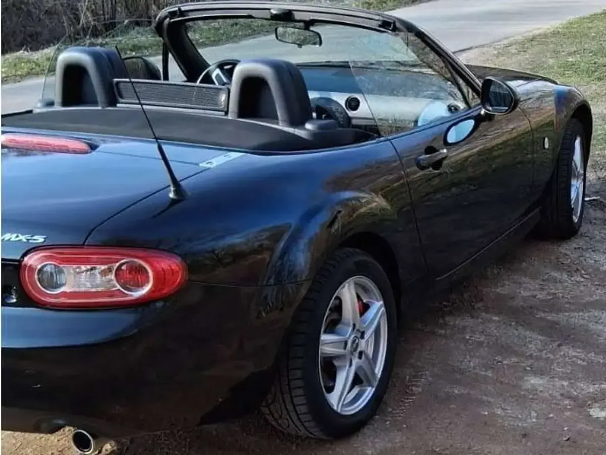 Gebraucht Mazda MX5 Center-Line 126 PS (92 kW) 2011 Schwarz Cabrio