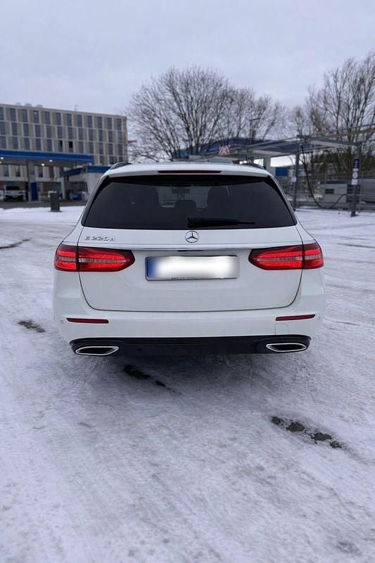 Gebraucht Mercedes E220 Avantgarde 194 PS (142 kW) 2019 Weiß Kombi