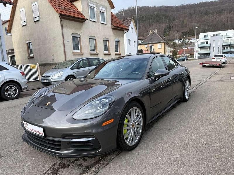 Gebraucht Porsche Panamera 330 PS (242 kW) 2018 Achatgraumetallic Kleinwagen