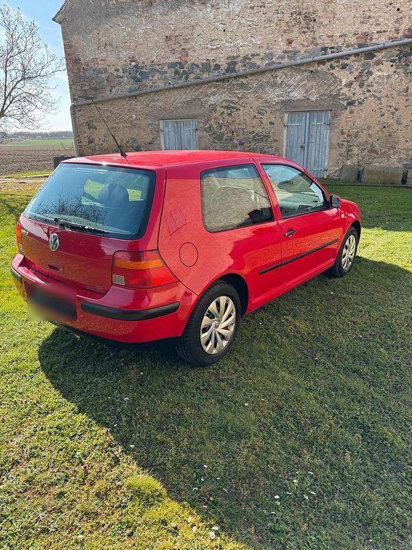 Gebraucht VW Golf IV 75 PS (55 kW) 2001 Rot Kleinwagen