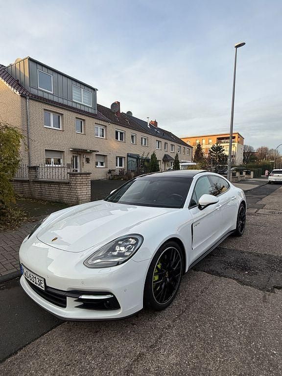 Weiß Gebraucht 2018 Porsche Panamera 4 Limousine | 62.000 € (Fairer Preis) - Bild 1/4