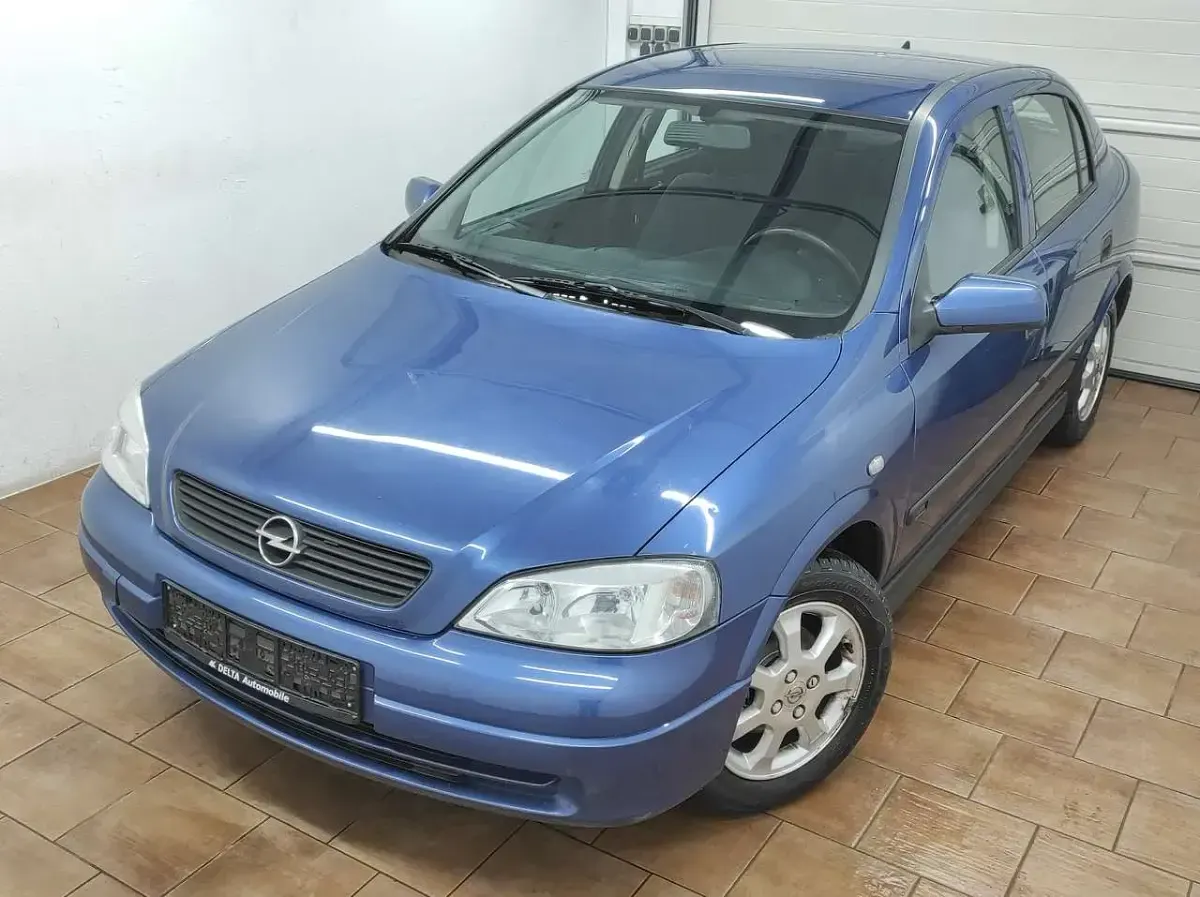 Usado Opel Astra 84 HP (61 kW) 2001 Azul Sedan