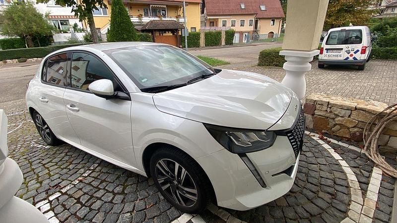 Weiß Gebraucht 2020 Peugeot 208 Active Kleinwagen | 12.200 € (Etwas zu teuer) - Bild 1/4