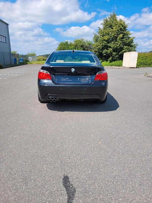 Gebraucht BMW 545 M Sport 333 PS (244 kW) 2003 Schwarz Limousine