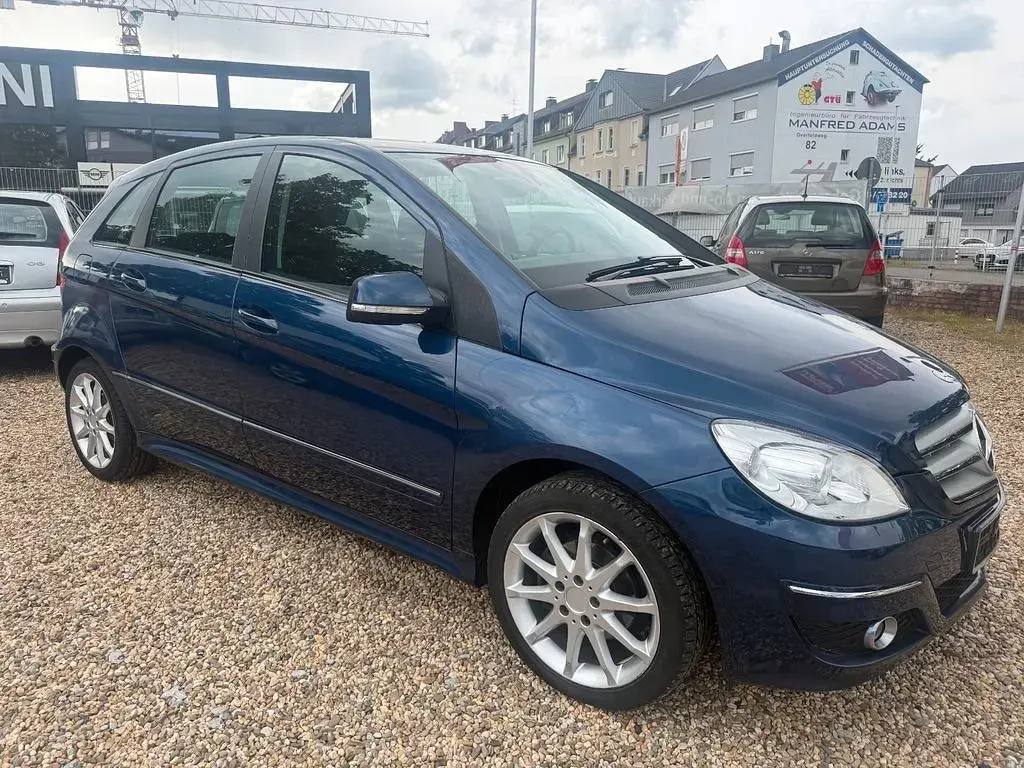 Gebraucht Mercedes B180 116 PS (85 kW) 2010 Blau Van / Kleinbus