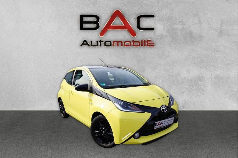 Gelb Gebraucht 2017 Toyota Aygo X-cite Kleinwagen | 7.990 € (Guter Preis) - Bild 1/4