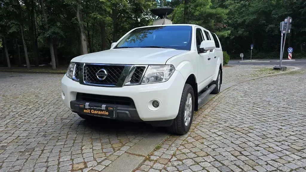 Gebraucht Nissan Navara SE 190 PS (139 kW) 2011 Weiß Pickup