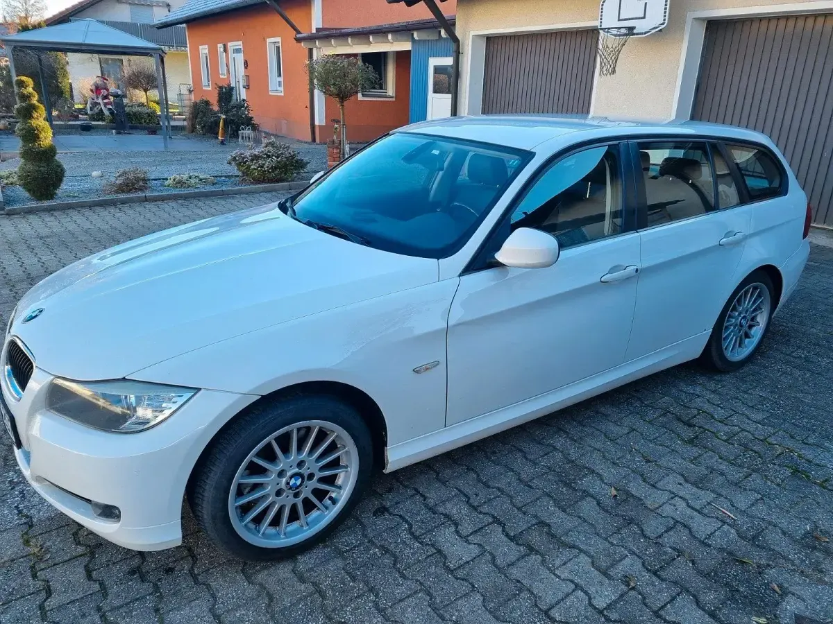 Gebraucht BMW 320 184 PS (135 kW) 2010 Weiß Kombi