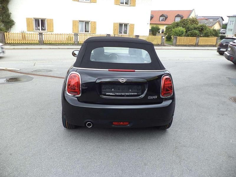 Gebraucht Mini Cooper Cabriolet 136 PS (100 kW) 2019 Midnight black metallic Cabrio