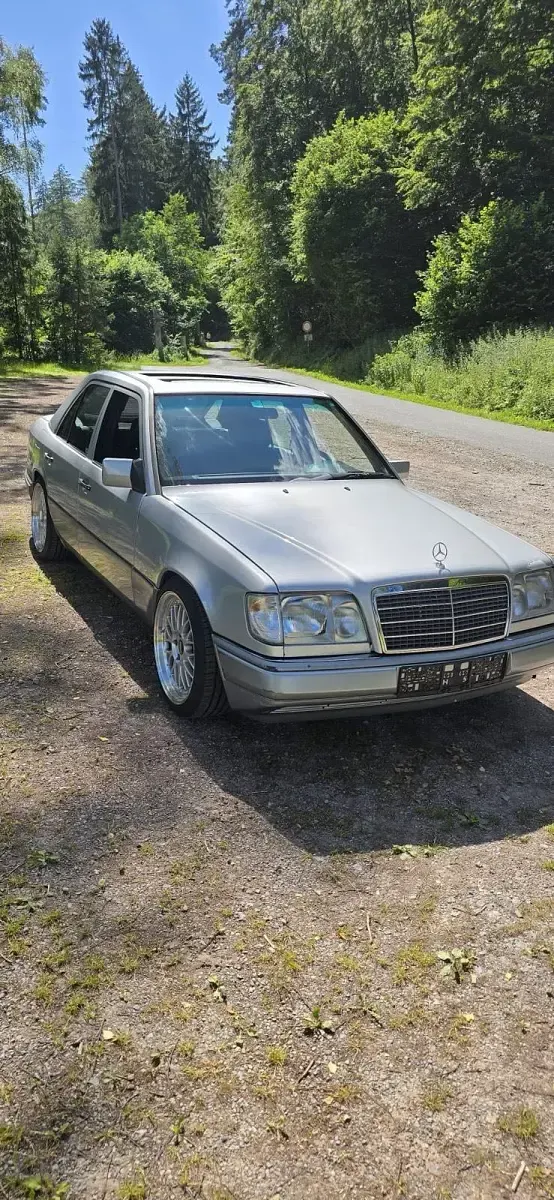 Gebraucht Mercedes E280 193 PS (141 kW) 1995 Silber Limousine
