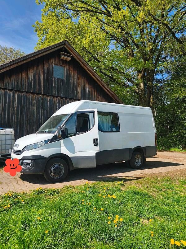 Second-hand Iveco Daily 150 CP (110 kW) 2017 Alb Monovolum
