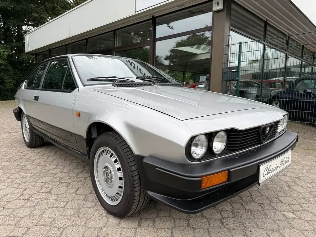 Gebraucht Alfa Romeo GTV 131 PS (96 kW) 1984 Silber Coupé