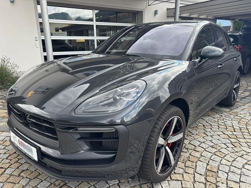 Vulkangrau (m7r) Gebraucht 2023 Porsche Macan S SUV | 68.950 € (Superpreis) - Bild 1/4