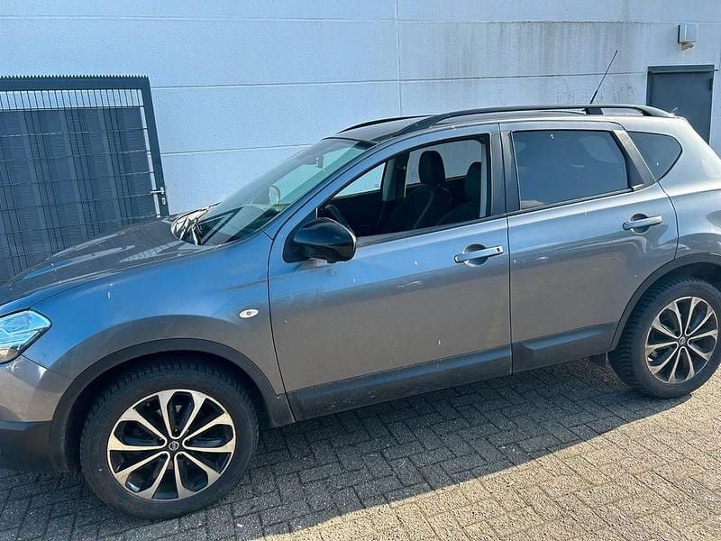 Gebraucht Nissan Qashqai 141 PS (103 kW) 2013 Grau SUV