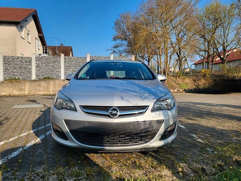Gebraucht Opel Astra Edition 140 PS (102 kW) 2016 Grau Kombi