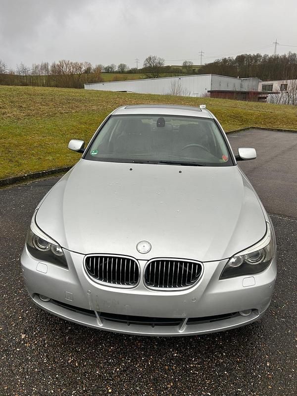 Gebraucht BMW 525 163 PS (119 kW) 2006 Silber Limousine