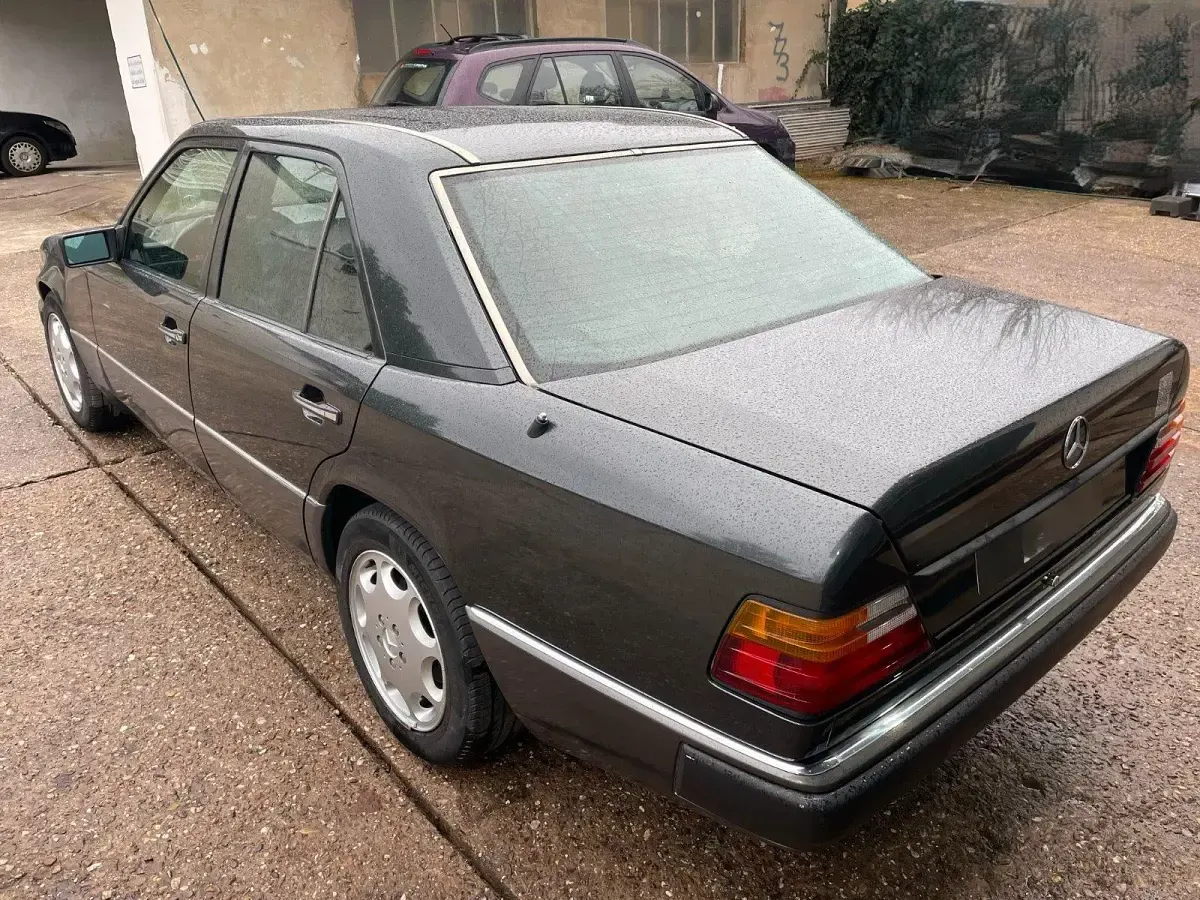 Usata Mercedes E400 279 CV (205 kW) 1994 Grigio Berlina