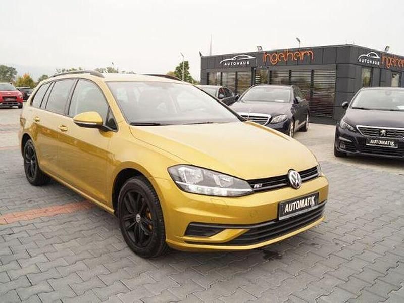 Kurkumagelb Gebraucht 2018 VW Golf VII Comfortline Kombi | 15.990 € (Guter Preis) - Bild 1/4
