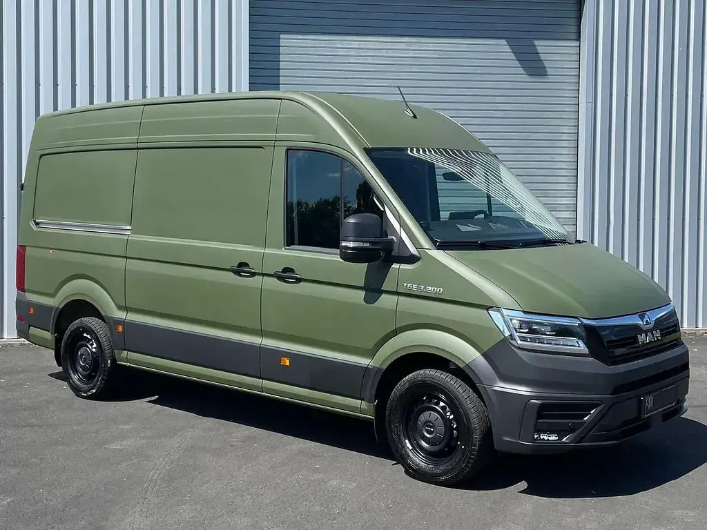 Neu MAN TGE 205 PS (150 kW) 2026 Olivgrün r6003 Van