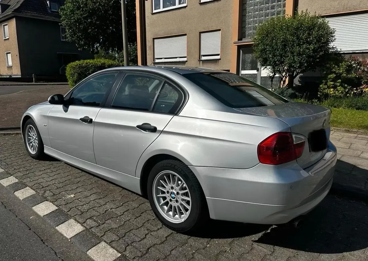 Gebraucht BMW 320 150 PS (110 kW) 2005 Silber Limousine