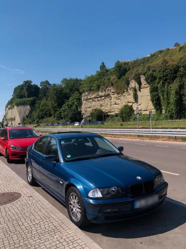 Blau Gebraucht 2001 BMW 325 Limousine | 2.990 € (Superpreis) - Bild 1/4