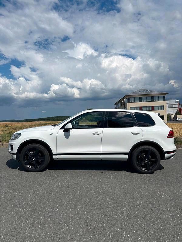 Gebraucht VW Touareg 262 PS (192 kW) 2016 Weiß SUV
