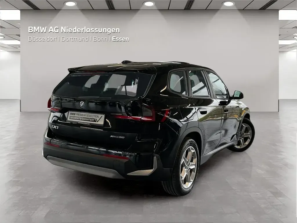 Gebraucht BMW iX1 Performance 200 kW (272 PS) 2023 Schwarz SUV