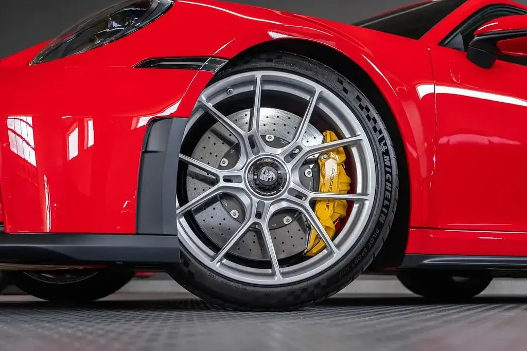 Neu Porsche 911 GT3 Touring 510 PS (375 kW) 2026 Rot Coupé