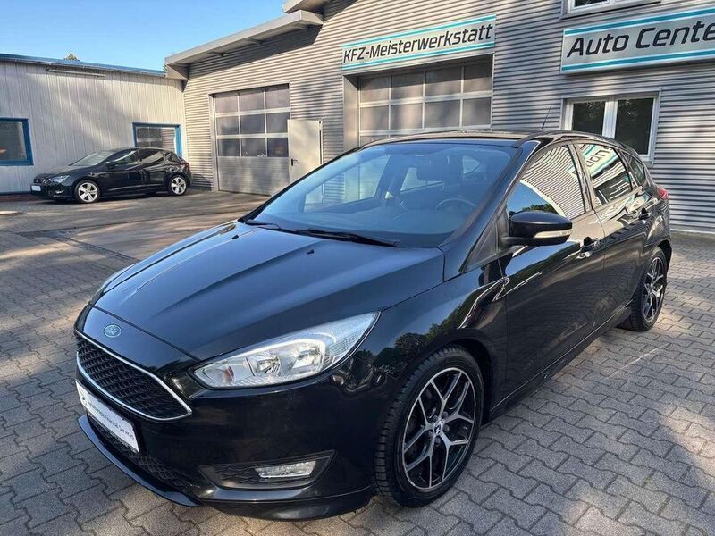 Schwarz Gebraucht 2015 Ford Focus SE Limousine | 8.900 € - Bild 1/4