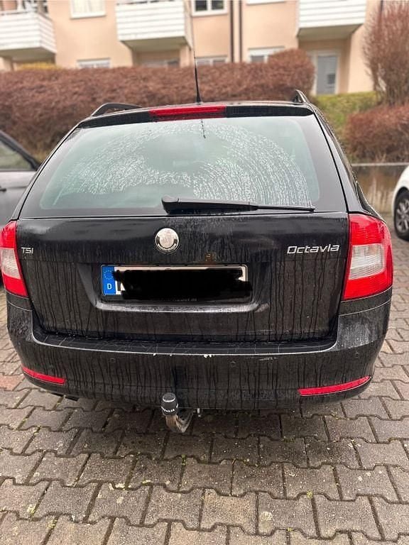 Gebraucht Skoda Octavia Elegance 122 PS (89 kW) 2010 Schwarz Kombi